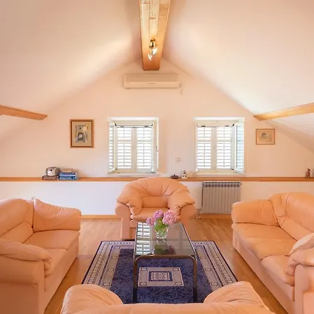 Hedera Estate, House Hedera V