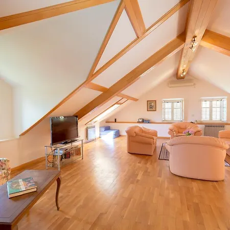 Hedera Estate, House Hedera V Ferienhaus