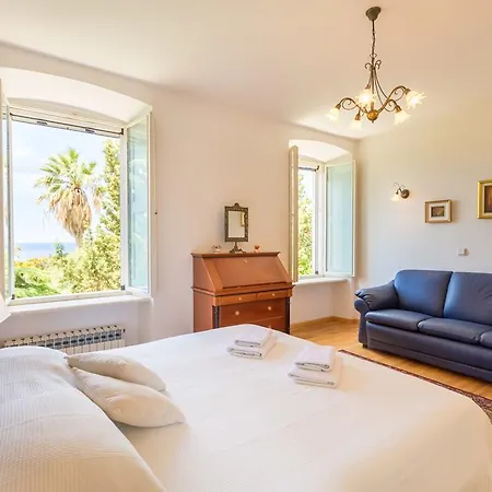 Hedera Estate, House Hedera V Tatil Evi *