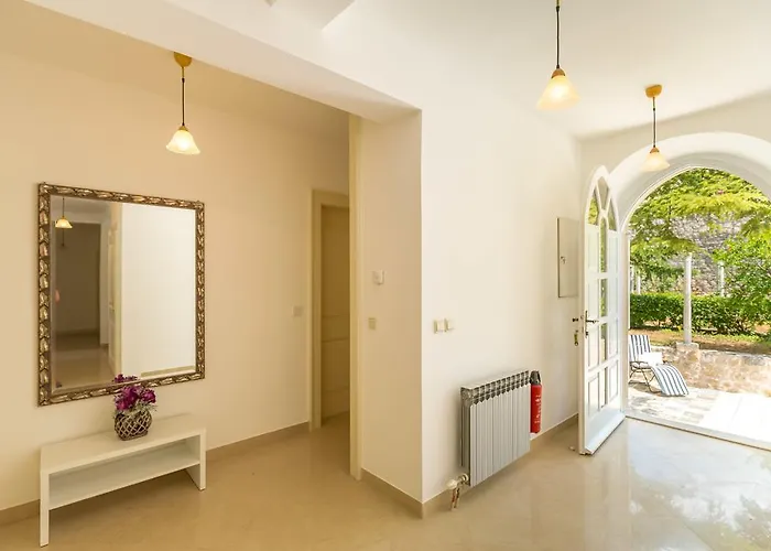 Hedera Estate, House Hedera V *